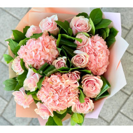 Buchet flori hortensia si trandafiri roz BHR112 Buchet flori hortensia si trandafiri roz BHR112